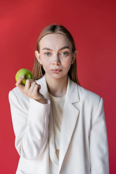 Fashionable Woman White Blazer Holding Ripe Apple Isolated Crimson — Foto de Stock