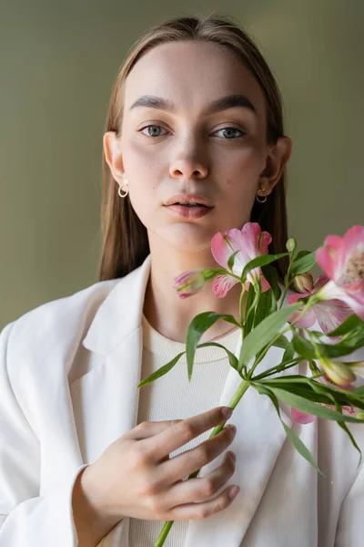 Portrait Pretty Woman Branch Pink Alstroemeria Isolated Green — Foto de Stock