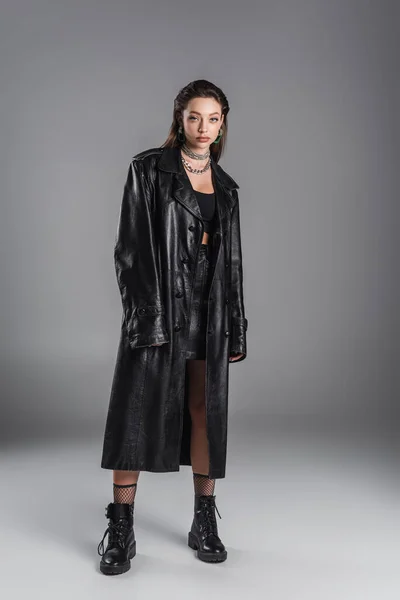 Full Length Young Woman Leather Boots Black Coat Looking Camera — Stockfoto