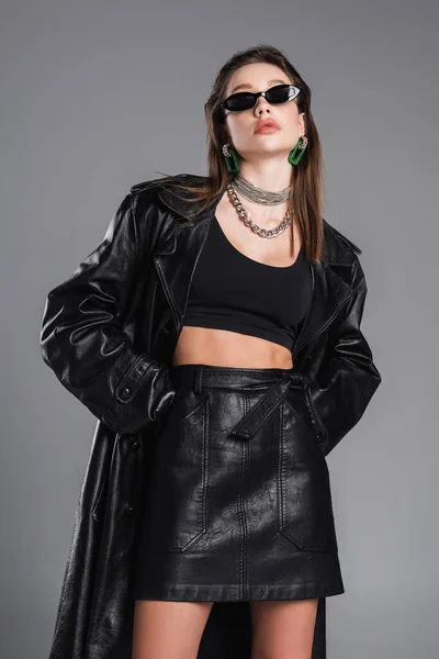 Young Woman Dark Sunglasses Black Leather Clothing Posing Hands Pockets — Foto de Stock