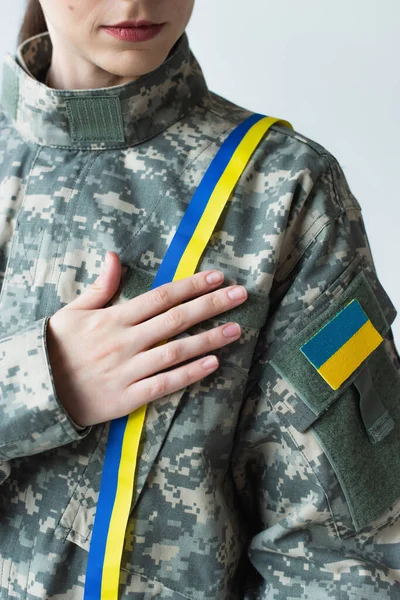 Cropped View Soldier Ukrainian Flag Chevron Touching Blue Yellow Ribbon — Fotografia de Stock