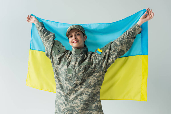 Smiling Soldier Uniform Holding Ukrainian Flag Isolated Grey — стоковое фото