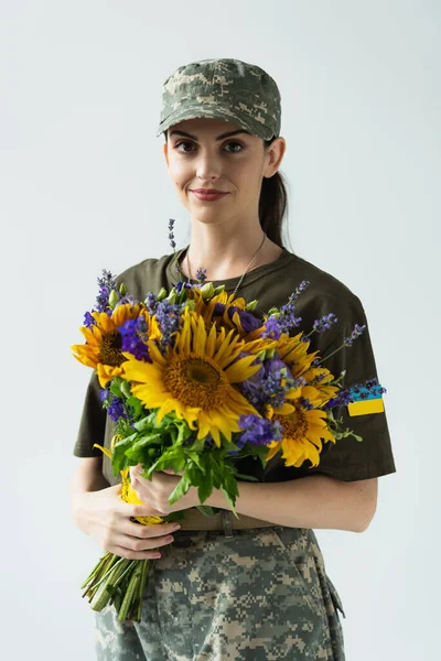 Smiling Soldier Ukrainian Flag Chevron Holding Bouquet Isolated Grey — Photo