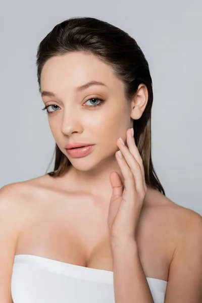 Portrait Young Woman Bare Shoulders Makeup Looking Camera Isolated Grey — Stock Photo, Image