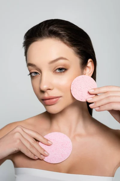 Young Woman Holding Organic Exfoliating Sponges Isolated Grey — Stock fotografie