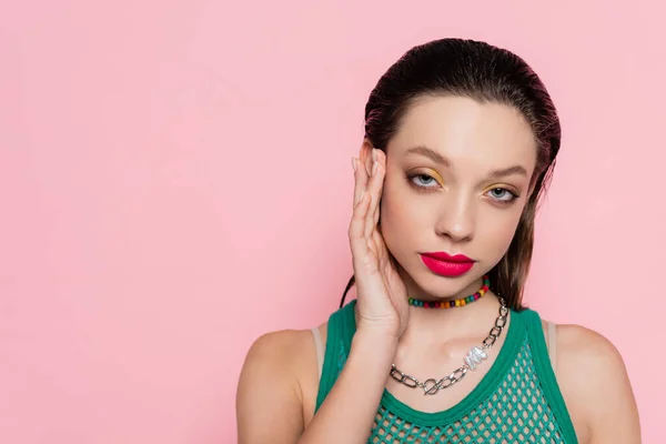 Brunette Woman Bright Makeup Posing While Looking Camera Isolated Pink — стоковое фото