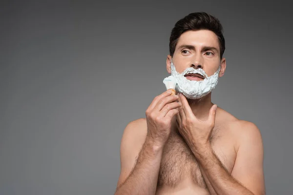 Shirtless Man Applying White Shaving Foam Face Grey — Photo