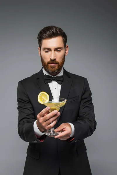 Bearded Man Elegant Suit Bow Tie Holding Glass Cocktail Isolated — Zdjęcie stockowe