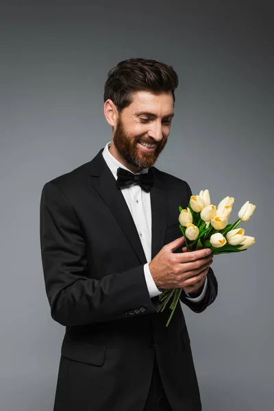 Happy Bearded Man Elegant Tuxedo Bow Tie Holding Fresh Tulips — Foto Stock