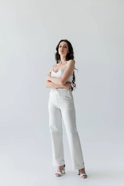 Full Length Stylish Model White Clothes Looking Camera Grey Background — Fotografia de Stock