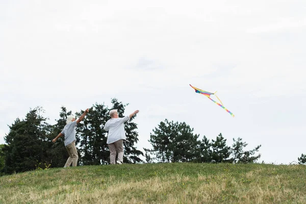 Senior Couple Casual Clothes Playing Kite Green Hill — Stock Photo, Image