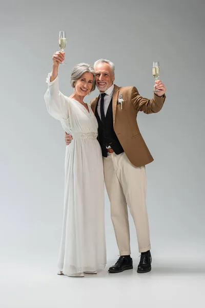 Full Length Cheerful Middle Aged Groom Happy Bride Wedding Dress — Stockfoto