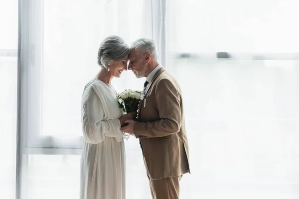 Side View Bearded Middle Aged Groom Holding Wedding Bouquet Happy — Fotografia de Stock