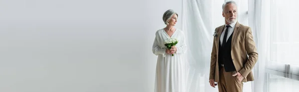 Middle Aged Man Suit Posing Hand Pocket Blurred Bride Standing — Fotografia de Stock
