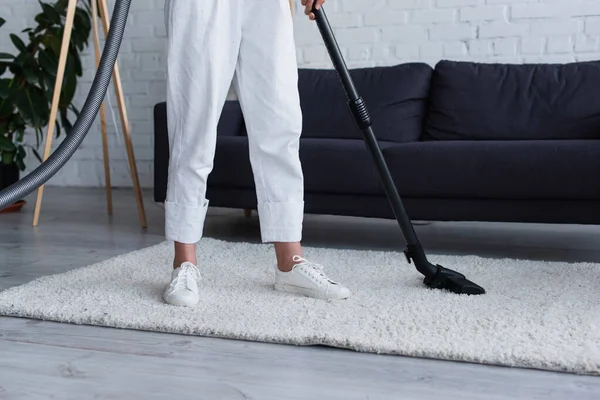 Cropped View Woman Vacuuming Carpet Living Room — Stock Photo, Image