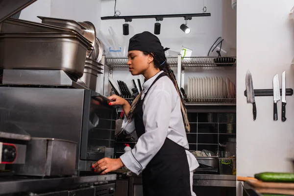 Side View Young African American Chef Hat Using Convection Oven — стоковое фото