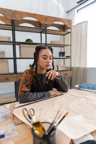 African American Craftswoman Holding Pencil Sewing Pattern Workshop —  Fotos de Stock