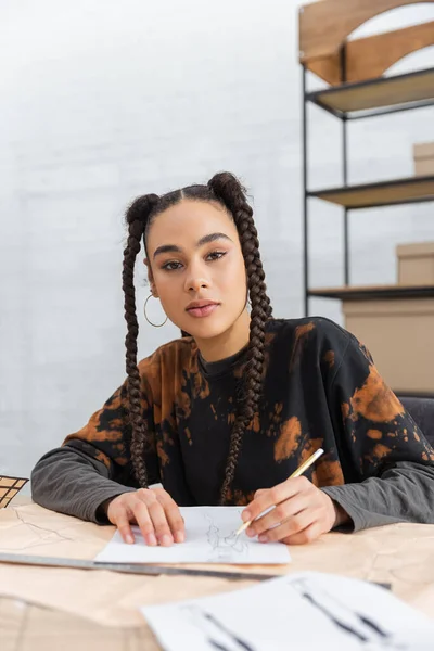 Young African American Designer Looking Camera While Drawing Sketch Workshop — Stockfoto