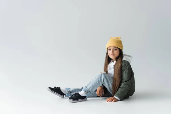 Full Length Adorable Girl Trendy Autumnal Outfit Beanie Hat Sitting — 스톡 사진