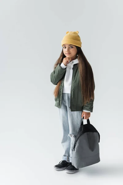 Full Length Adorable Girl Trendy Autumnal Outfit Beanie Hat Holding — Stockfoto
