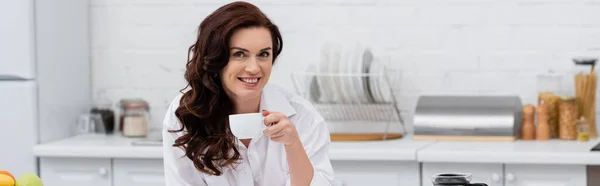 Smiling Brunette Woman Shirt Holding Cup Coffee Kitchen Banner — Stock Photo, Image