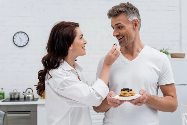 Smiling Woman Holding Fresh Blueberry Husband Pancakes Kitchen — Stock Photo, Image