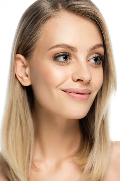 Retrato Mujer Joven Complacida Con Maquillaje Natural Sonriendo Aislado Blanco —  Fotos de Stock