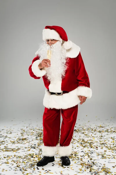 Santa Claus Costume Holding Glass Champagne Confetti Grey Background — Stock Photo, Image