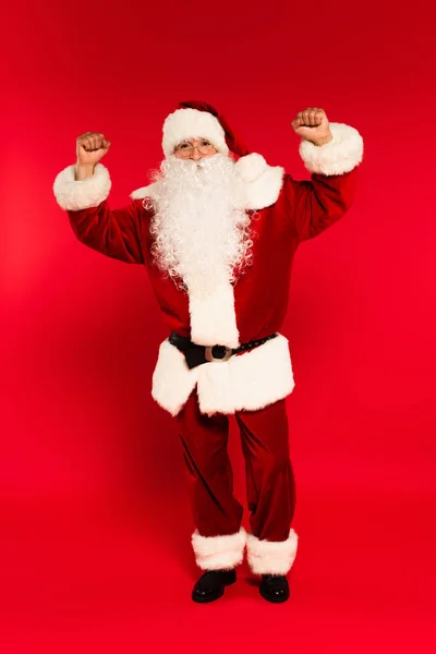 Barbudo Padre Navidad Gafas Que Muestran Gesto Cámara Sobre Fondo —  Fotos de Stock