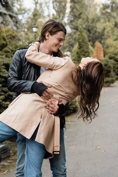 Cheerful Man Dancing Brunette Girlfriend Trench Coat Autumnal Park — Stock Photo, Image