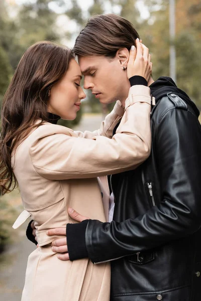 Side View Pleased Woman Beige Trench Coat Hugging Boyfriend Black — Stock Photo, Image