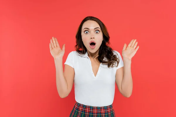 Shocked Woman White Shirt Looking Camera Isolated Red — Stock Photo, Image