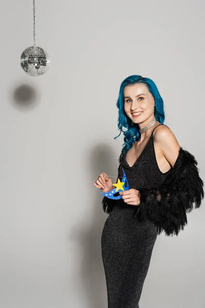 Elegant Woman Blue Hair Holding Party Mask Smiling Camera Disco — Stock Photo, Image