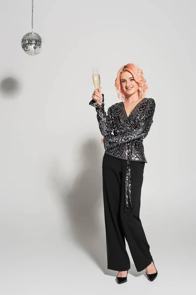 Full Length Woman Shiny Blouse Black Pants Standing Champagne Glass — Stock Photo, Image