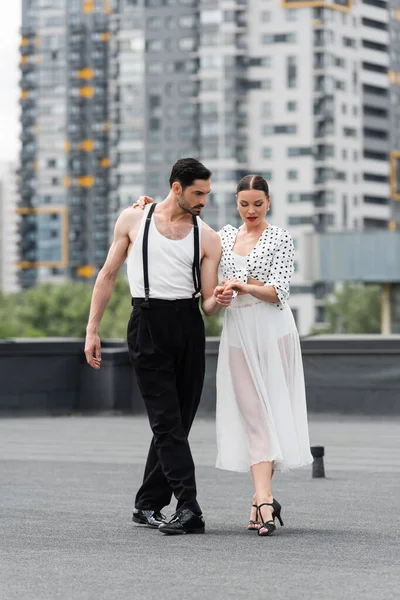 Professional Dancers Holding Hands Roof Building Outdoors — Stock Photo, Image