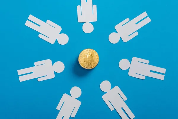 Top view of white paper cut people in circle near golden bitcoin on blue — Stock Photo