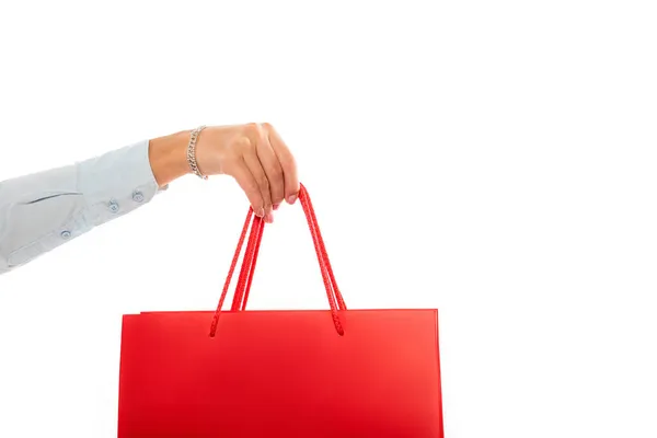 Vista cortada da mulher segurando saco de compras isolado no branco — Fotografia de Stock