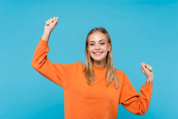 Blonde woman showing yes gesture and looking at camera isolated on blue — Stock Photo