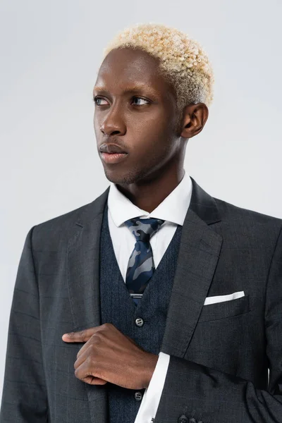 Blonde african american man in formal wear isolated on gray — Stock Photo