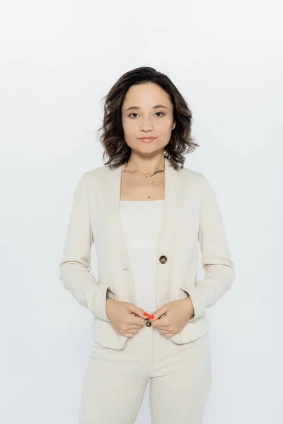 Brunette businesswoman in formal wear looking at camera isolated on grey — Stock Photo