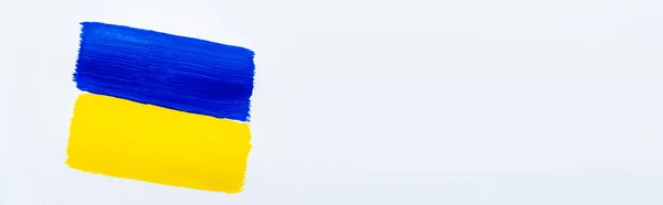 Draufsicht auf bemalte blau-gelbe ukrainische Flagge auf weißem Hintergrund, Banner — Stockfoto