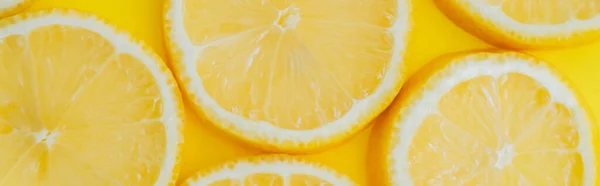 Top view of sliced lemons on yellow background, banner — Stock Photo
