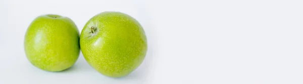Maçãs verdes e maduras em branco, bandeira — Fotografia de Stock