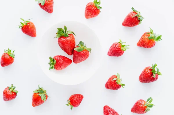 Flat lay with organic red strawberries on white background — Stock Photo