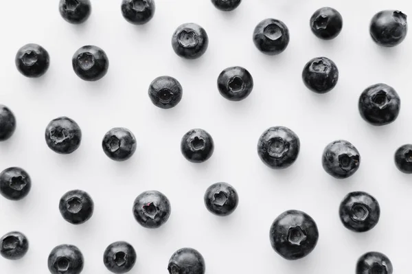Flat lay of blueberries on white background — Stock Photo