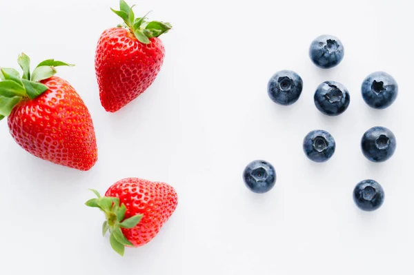 Top view of strawberries and blueberries on white background — Stock Photo