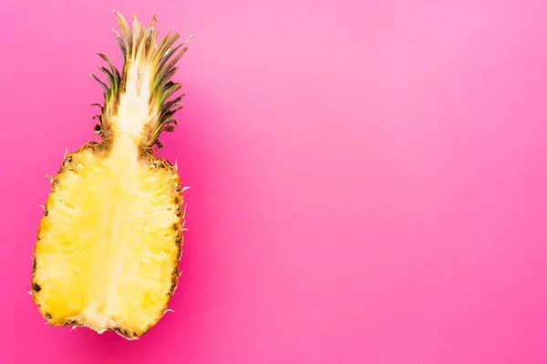 Top view of cut pineapple on pink surface — Stock Photo