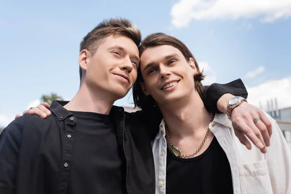 Smiling homosexual couple hugging outdoors — Stock Photo