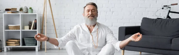 Bearded master guru showing chin mudra while praying with closed eyes, banner — Stock Photo