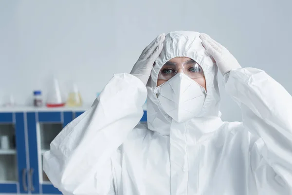Scientist in hazmat suit and protective mask in laboratory — Stock Photo